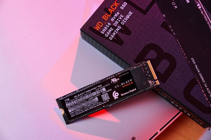 西数 SN850 NVMe SSD 开箱测评：性能强大的顶级固态硬盘