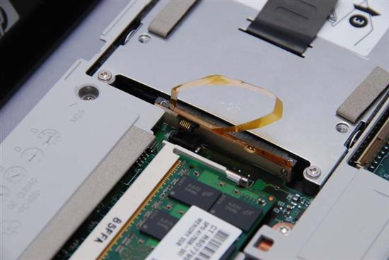 惠普(HP) Compaq 2133 拆机升级硬盘和内存教程