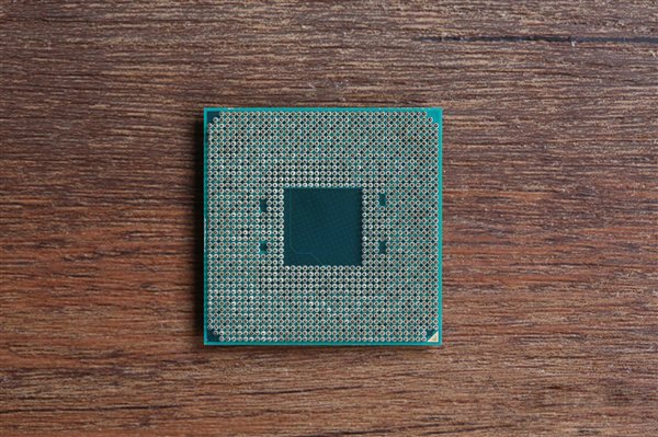 AMD全新二代锐龙Ryzen5 2600X盒装自带CPU散热器吗？