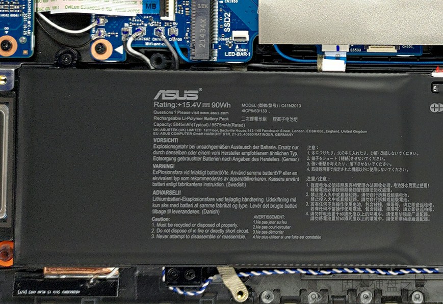 华硕 ROG Strix SCAR 15 G533笔记本拆机-锂电池包特写