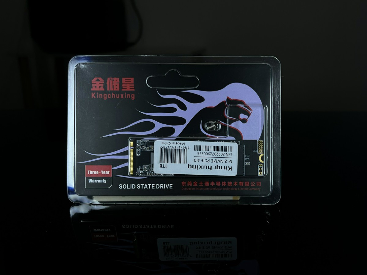 金储星 PCIE 4.0 SSD 外包装正面