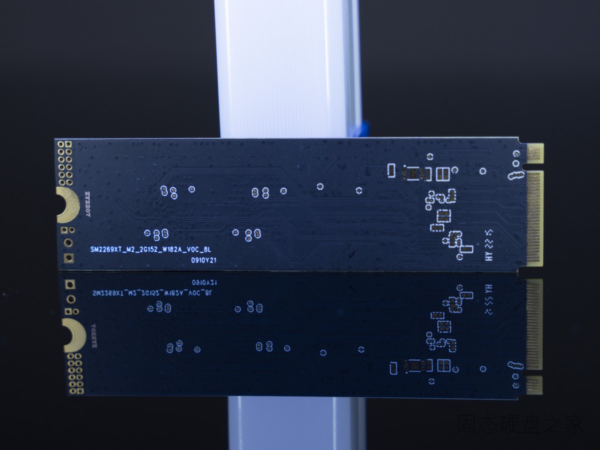 金储星 PCIE 4.0 SSD 产品背面