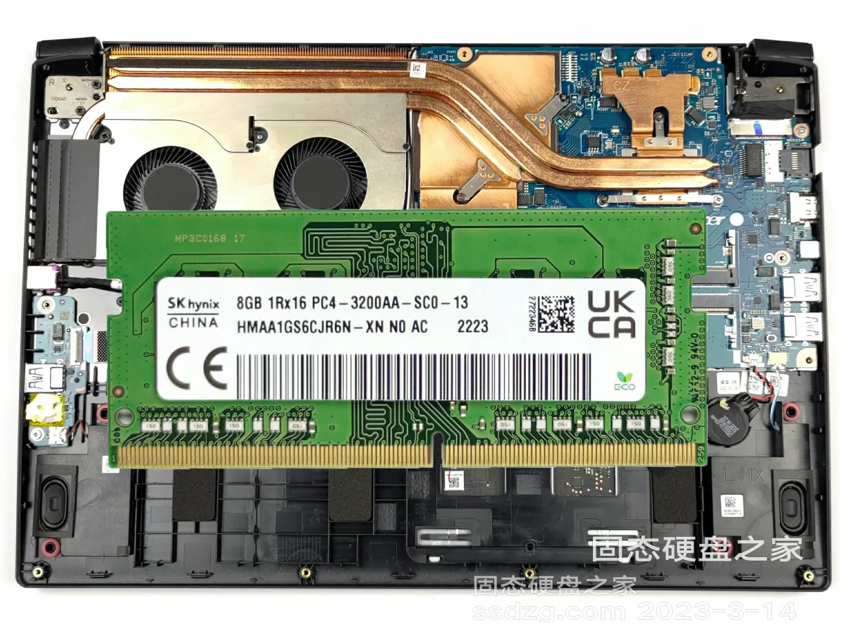 宏碁 Aspire 7 (A715-43G) 内存条 海力士DDR4 8GB 3200MHZ 特写