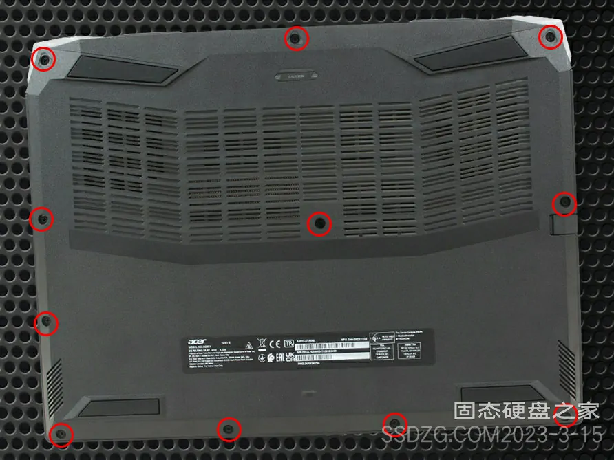 宏碁 Nitro 5 (AN515-47) 机身背面
