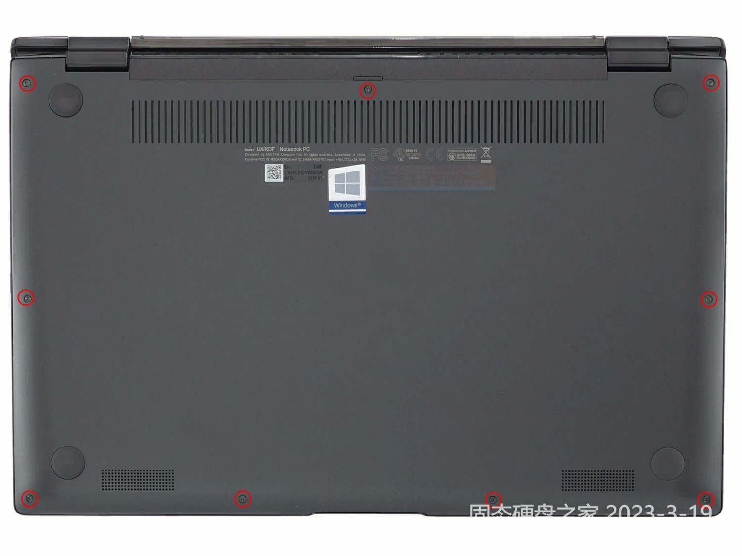 华硕 ZenBook Flip 14 UX463 机身背面
