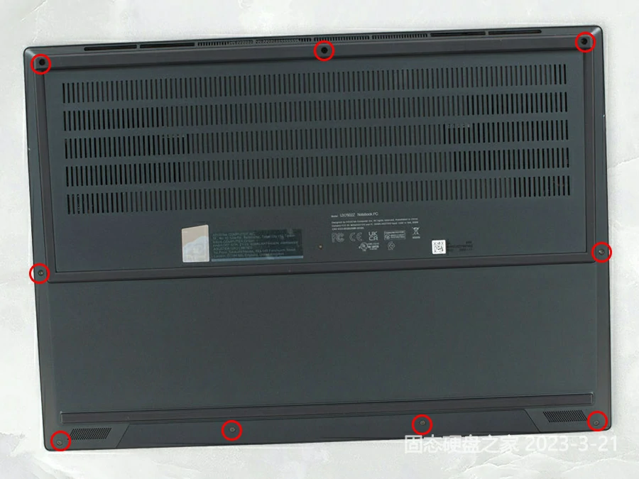 华硕 Zenbook Pro 16X OLED (UX7602) 机身背面