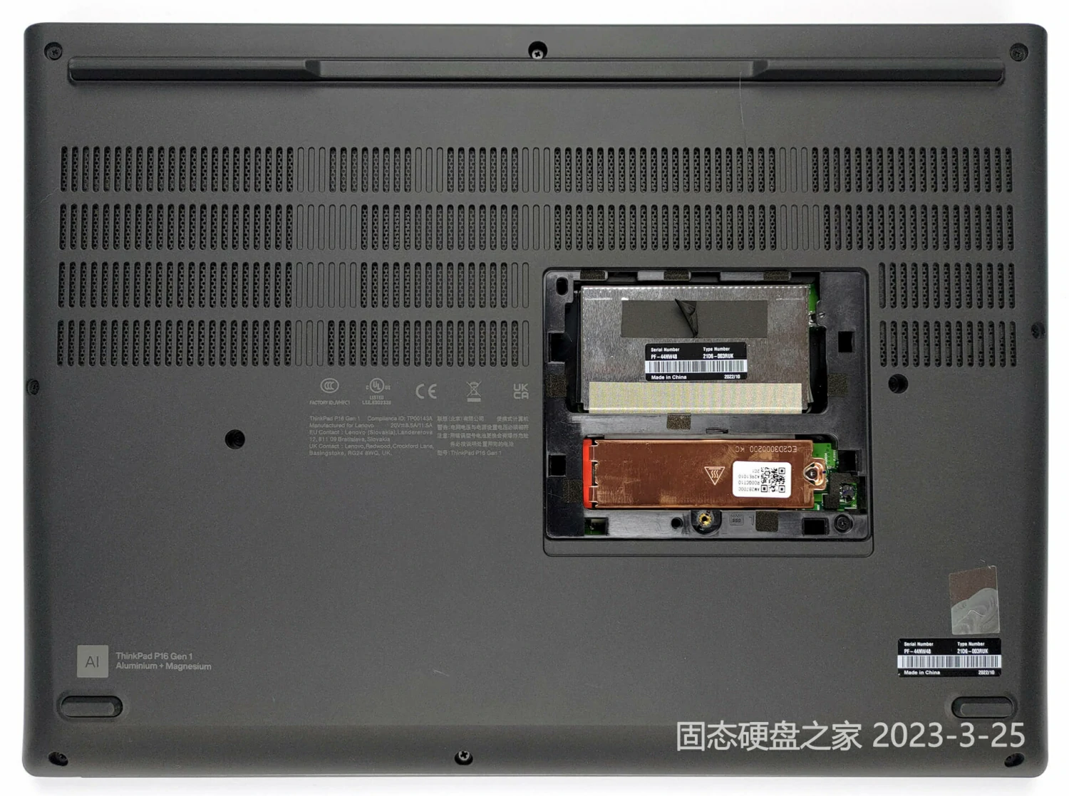 联想 ThinkPad P16 Gen 1 机身背面单独的硬件插槽