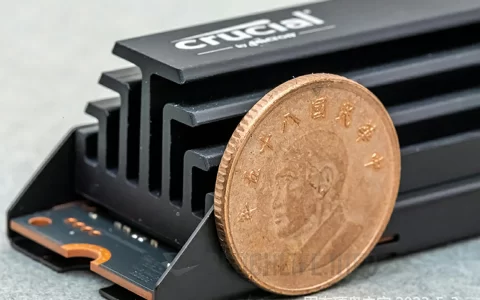 英睿达 T700 PCIE 5.0固态硬盘发热量巨大：不装散热器性能与机械硬盘相当！