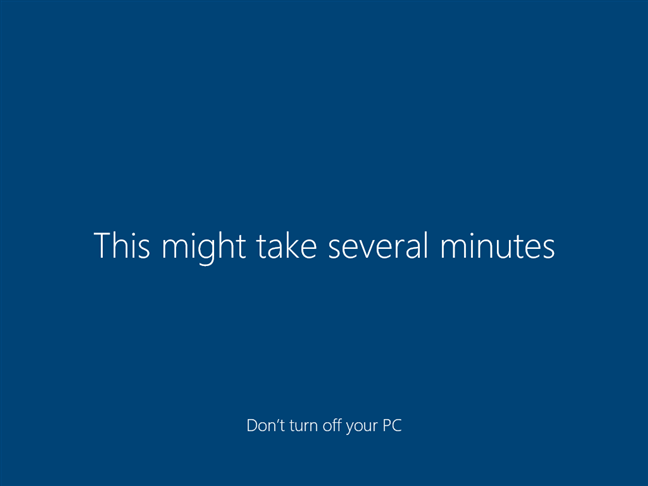 等待 Windows 10 完成所有操作