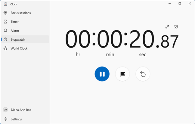 在 Windows 11 时钟应用中使用秒表
